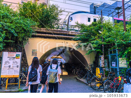 日本の東京都市景観 渋谷駅前の宮下公園駐輪場や中渋谷ガード、N`EXなどを望む 日本の東京都市景観 渋谷駅前の宮下公園駐輪場や中渋谷ガード、N`EXなどを望む 105933673