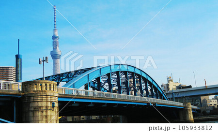 駒形橋と隅田川の風景 105933812