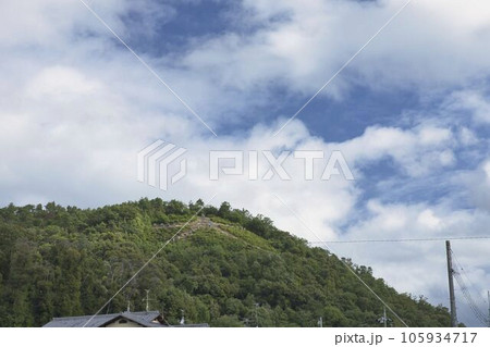 京都五山送り火 大北山の大文字山 金閣寺辺りから望む左大文字山1 京都五山送り火 大北山の大文字山 金閣寺辺りから望む左大文字山1 105934717