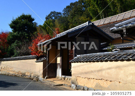筑前の小京都　秋月の歴史ある町並み「旧田代家住宅」 105935275