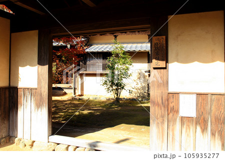 筑前の小京都　秋月の歴史ある町並み「旧田代家住宅」 105935277
