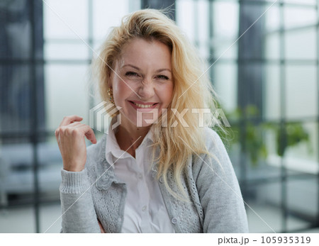 Portrait of a young beautiful business woman in the office 105935319