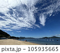 青い空と海と砂浜 105935665