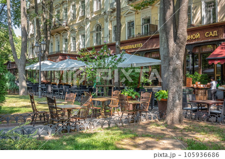 City square in the historical center of Odessa, Ukraine 105936686