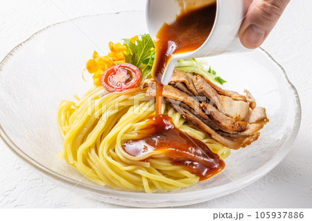 冷やし中華 chilled Chinese noodles 冷やし中華 chilled Chinese noodles 105937886