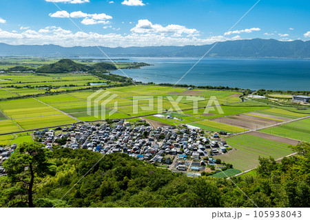 近江八幡の八幡山からの眺め 琵琶湖方面 滋賀県近江八幡市 近江八幡の八幡山からの眺め 琵琶湖方面 滋賀県近江八幡市 105938043