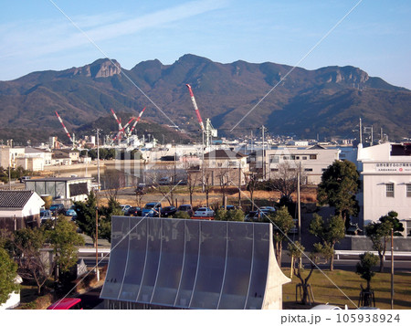 小豆島 草壁港 寒霞渓を望む 小豆島 草壁港 寒霞渓を望む 105938924