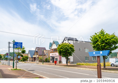 美瑛駅前 街並み 本通り 三角屋根 美瑛駅前 街並み 本通り 三角屋根 105940916