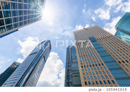 (都市風景)躍動する東京のビジネス街 (都市風景)躍動する東京のビジネス街 105941019