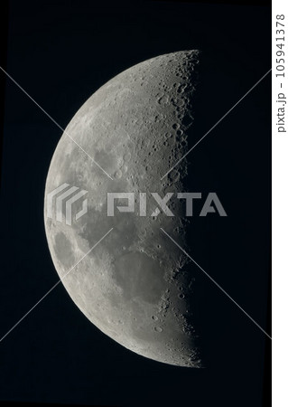 月齢7の月 105941378