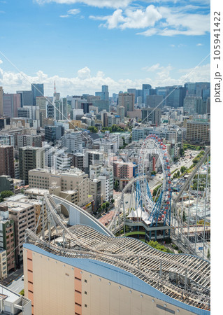 ビル群と住宅街 文京シビックセンターから望む後楽園と港区方面の眺望 東京都 ビル群と住宅街 文京シビックセンターから望む後楽園と港区方面の眺望 東京都 105941422