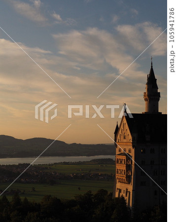 ノイシュヴァンシュタイン城(マリエン橋から), 2023, 夏, 夕刻 ノイシュヴァンシュタイン城(マリエン橋から), 2023, 夏, 夕刻 105941786