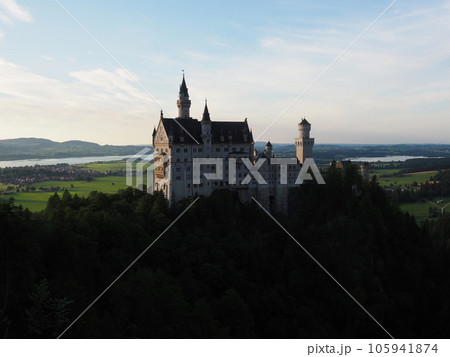 ノイシュヴァンシュタイン城(マリエン橋から), 2023, 夏, 夕刻 ノイシュヴァンシュタイン城(マリエン橋から), 2023, 夏, 夕刻 105941874