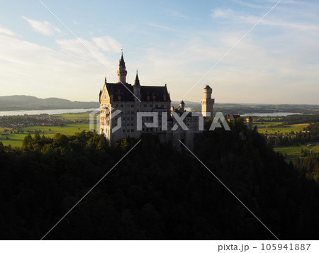 ノイシュヴァンシュタイン城(マリエン橋から), 2023, 夏, 夕刻 ノイシュヴァンシュタイン城(マリエン橋から), 2023, 夏, 夕刻 105941887