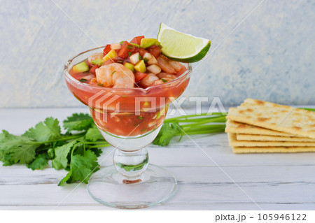 メキシコ料理のセビーチェ・アカプルケーニョ Ceviche acapulqueño  105946122