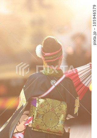 和装で踊るよさこい 105946579