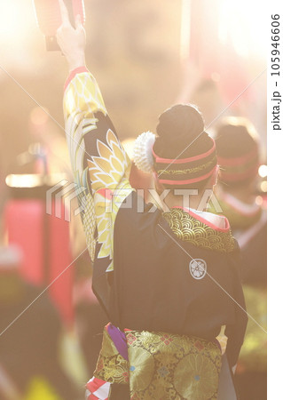 和装で踊るよさこい 和装で踊るよさこい 105946606