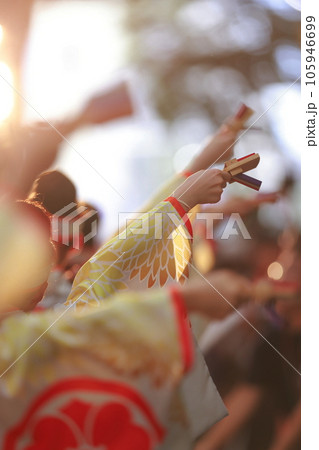 和装で踊るよさこい 和装で踊るよさこい 105946699
