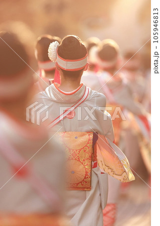 和装で踊るよさこい 和装で踊るよさこい 105946813