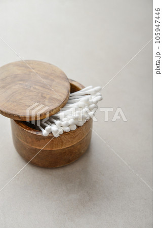 Cotton buds in wooden box Cotton buds in wooden box 105947446