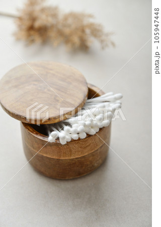 Cotton buds in wooden box Cotton buds in wooden box 105947448