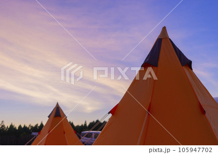 キャンプの夕暮れ キャンプの夕暮れ 105947702