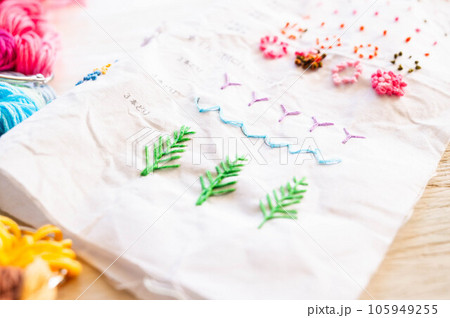 刺繍の初心者 105949255