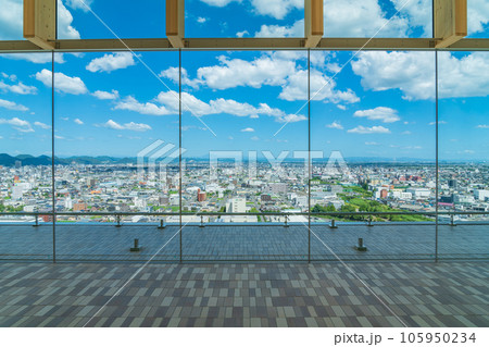 岐阜県庁、清流ロビーからの眺め〈岐阜県岐阜市〉 105950234