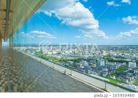 岐阜県庁、清流ロビーからの眺め〈岐阜県岐阜市〉 105950460