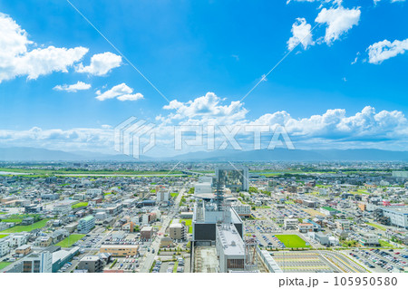 岐阜県庁、清流ロビーからの眺め〈岐阜県岐阜市〉 105950580