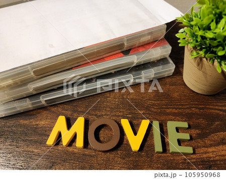 DVDとMOVIEの文字素材 DVDとMOVIEの文字素材 105950968