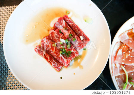 beef or sliced beef , raw beef beef or sliced beef , raw beef 105951272