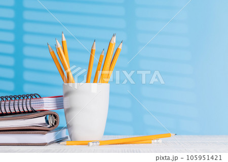 Pencils and notepads on an office desk 105951421