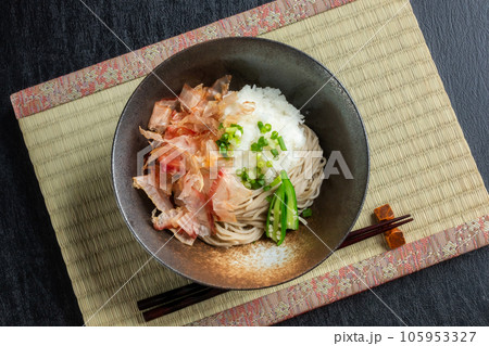 おろしそば Soba with grated radish and bonito flakes おろしそば Soba with grated radish and bonito flakes 105953327