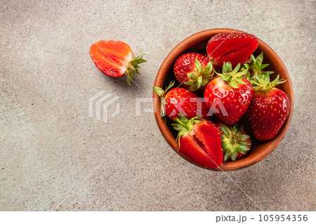 Fresh red strawberries in bowl. Strawberry fruits on stone table. Long banner format. top view 105954356