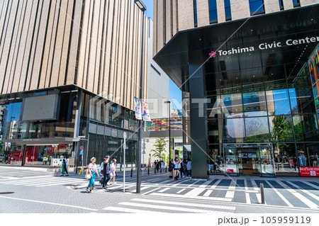 【東京都】再開発で綺麗に整備された池袋の東口 105959119