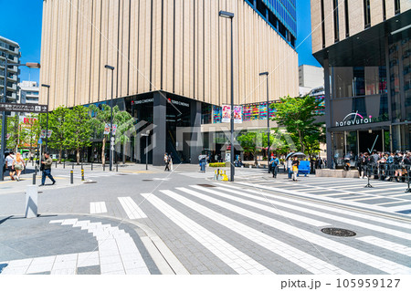 【東京都】再開発で綺麗に整備された池袋の東口 105959127