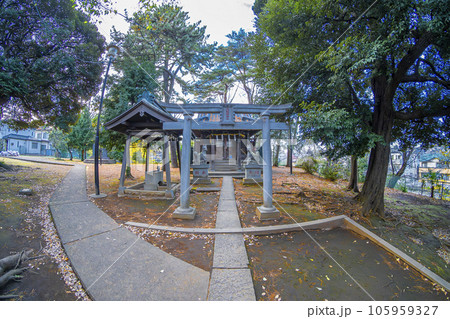 古くから高台に祀られ近隣に親しみのある神社 105959327