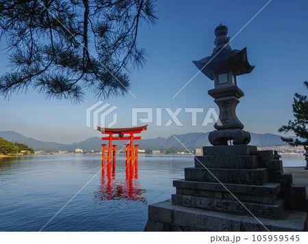 日本三景!安芸の宮島の大鳥居 日本三景!安芸の宮島の大鳥居 105959545