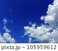 夏の雲のある青空の写真素材2 105959612