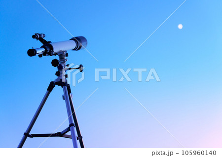黄昏時の空と天体望遠鏡 黄昏時の空と天体望遠鏡 105960140