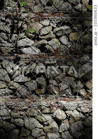 山肌の金網根固め 105960633