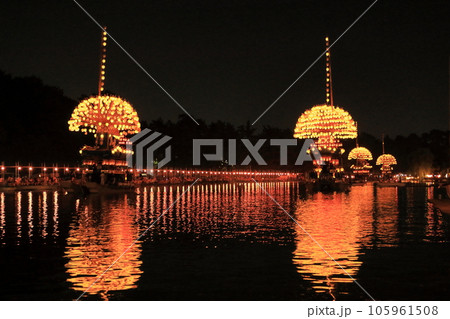 荘厳に繰り広げられる宵祭 105961508