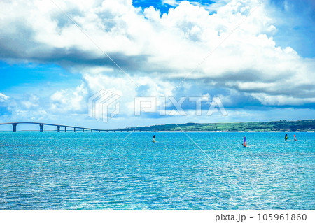 伊良部大橋とボードセイリング 伊良部大橋とボードセイリング 105961860
