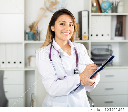 Doctor making notes on clipboard Doctor making notes on clipboard 105961862