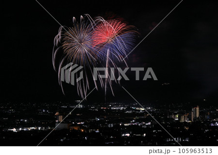 蒲郡の夜景と花火 蒲郡の夜景と花火 105963513