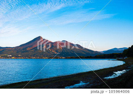 夜明けの磐梯山(天神浜より) 夜明けの磐梯山(天神浜より) 105964006