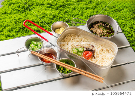 そうめん　ひやむぎ　Japanese very thin noodle(Somen) 105964473