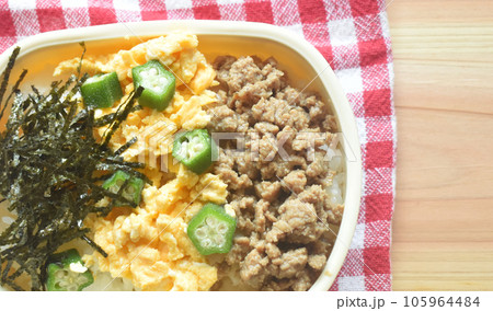 夏の疲れに効果的なビタミンB1をたっぷり含んだおいしいそぼろかけご飯 105964484