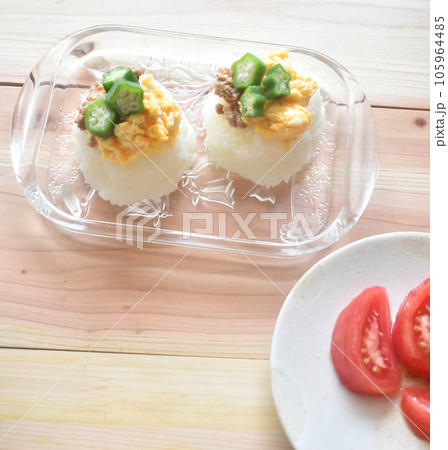 夏の疲れに効果的なビタミンB1をたっぷり含んだおいしいそぼろかけご飯 105964485